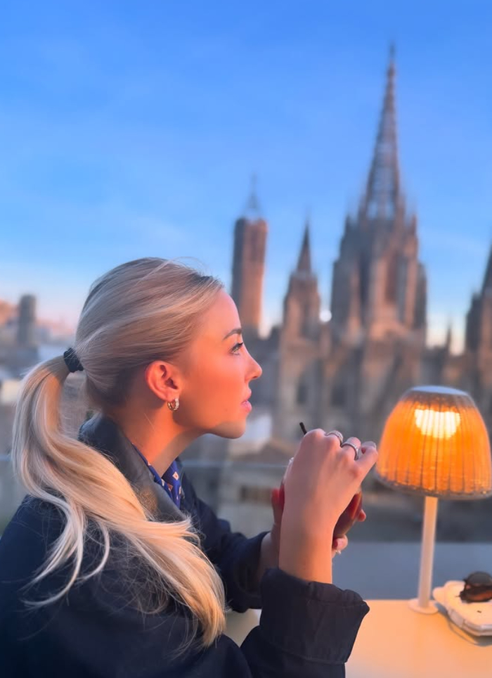 kaiyun-哈登前队友的娇妻晒绝美侧颜！她曾被誉为是NBA最美女记者|詹姆斯·哈登|德克尔|休斯敦火箭队|萨姆-德克尔|洛杉矶快船队_新浪体育_新浪新闻